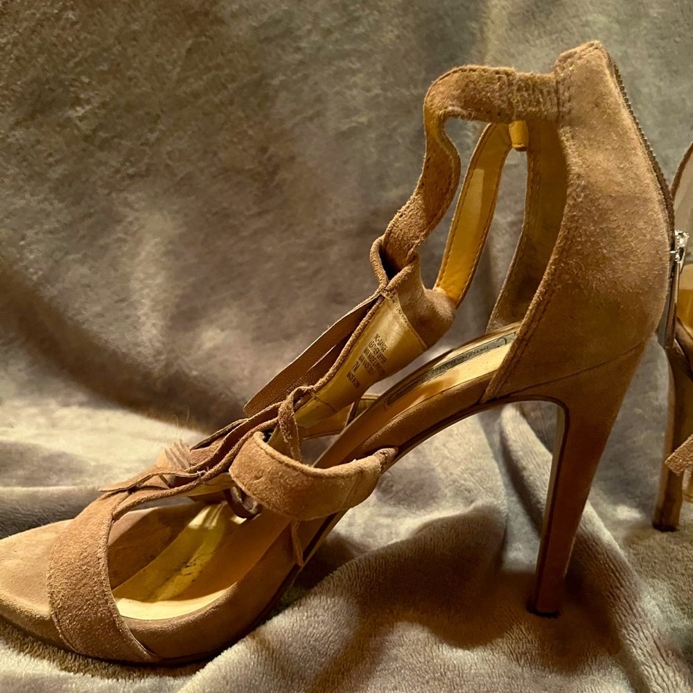Beautiful heels tan suede with fringe. 4 inch heel